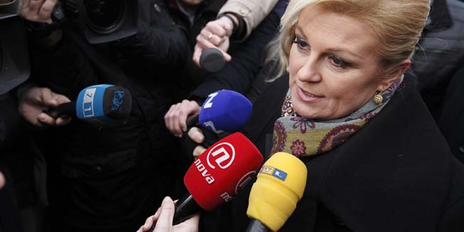 Zagreb, 101214.Hrvatska demokratska zajednica obiljezila je 15. obljetnicu smrti prvoga predsjednika Republike Hrvatske i utemeljitelja HDZ-a dr. Franje Tudjmana polaganjem vijenaca na njegov grob na zagrebackom groblju Mirogoju.Na fotografiji: Kolinda Grabar Kitarovic.Foto: Dragan Matic / CROPIX