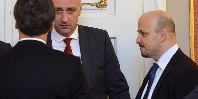 Zagreb, 130214.Markov trg.Redovita sjednica Vlade RH.Na dnevnom redu su izvjesca o radu i poslovanju HRT-a i provedbi programskih nacela i obveza HRT-a, izmjene i dopune zakona o sumama, te odluka o darovanju zemljista i objekata bivse vojarne na Borongaju Sveucilistu u Zagrebu za izgradnju Znanstveno-ucilisnog kampusa Borongaj.Na fotografiji: Orsat Miljenic, Hajdas Doncic, Ivan Vrdoljak, Gordan Maras i Mihael Zmajlovic.Foto: Goran Mehkek / CROIX