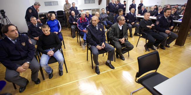 Osijek, 191214.Na Zupanijskom sudu u Osijeku donesene su presude za ratni zlocin u Trpinji Borovo naselju 1991. godine.Desetorica optuzenih ukupno su dobili 139. godina zatvora a najveca kazna je 20. godina.Presudu je donio sudac Zupanijskog suda u Osijeku Darko Kruslin.Na fotografiji: optuzeni za ratni zlocin.Foto: Vlado Kos / Cropix