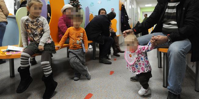 Zagreb, 181214.Djecja bolnica Srebrnjak, Srebrnjak 100.Zbog atipicne upale pluca cekaone u Domovima zdravlja pune su djece.Na fotografiji: cekaona djecje bolnice Srebrnjak.Foto: Damir Krajac / CROPIX