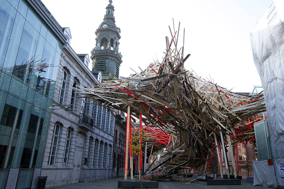 A photo taken on December 25, 2014 shows the sculpture 'The Passenger' by Flemish artist Arne Quinze in central Mons, Belgium, after part of the art installation collapsed. AFP PHOTO / BELGA / NICOLAS MAETERLINCK--BELGIUM OUT--==RESTRICTED TO EDITORIAL USE, MANDATORY CREDIT OF THE ARTIST, TO ILLUSTRATE THE EVENT AS SPECIFIED IN THE CAPTION==