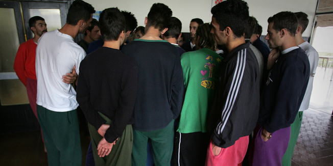 zagreb 290905jezevo prihvatiliste za azilantikristo gjergaj izaslanik unije albanaca u posijeti albancima u jezevusnimio damjan tadic-desk-