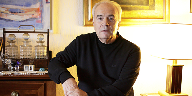 Zagreb, 181113.Silvije Hum, dugogodisnji televizijski urednik u mirovini, snimljen u svom stanu na Savici.Foto: Dragan Matic / CROPIX