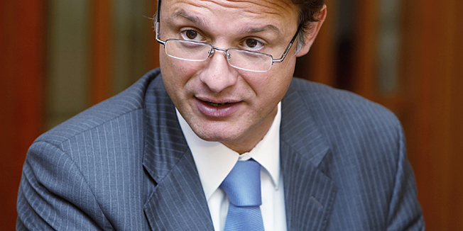 Zagreb, 181013.Hrvatski sabor.Clanovi HDZ-a odrzali su press konferenciju u prostorijama Hrvatskog Sabora.Na fotografiji: Gordan Jandrokovic.Foto: Damjan Tadic / CROPIX