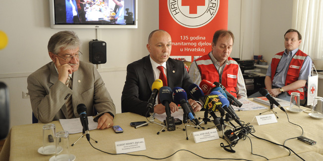 Zagreb, 230514.Konferencija za medije povodom aktivnosti Hrvatskog Crvenog kriza koje se odnose na pomoc stanovnistvu na podrucjima pogodjenim poplavama.Na fotografiji:Josip Jelic, Robert Markt, Marinko Metlicic..Foto: Damir Krajac / CROPIX
