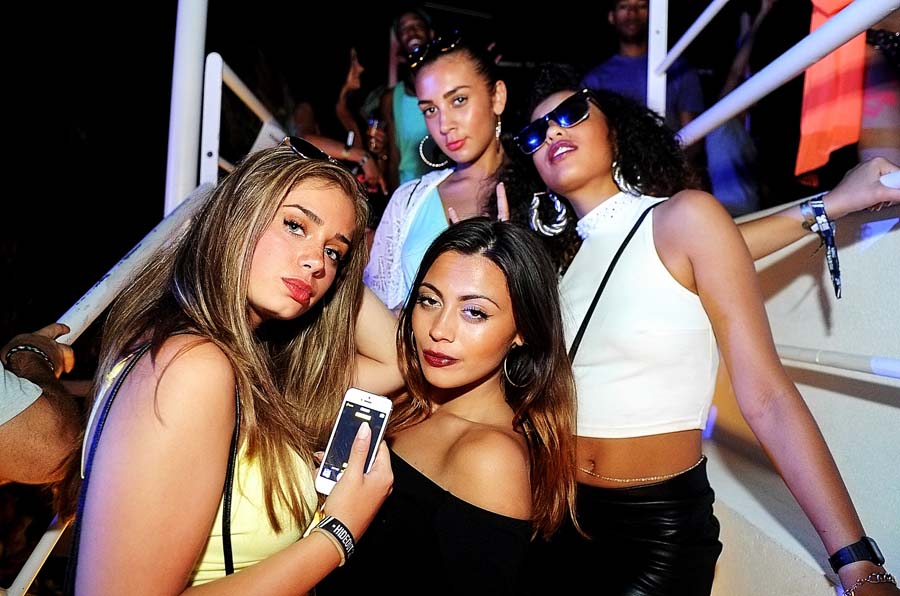 Novalja, 030714. Na trecoj veceri Hideout festivala u klubu Aquarius na plazi Zrce, pred mnogobrojnom publikom jedna od zvijezdi veceri bila je i B-Traits. Foto: Goran Telak / CROPIX