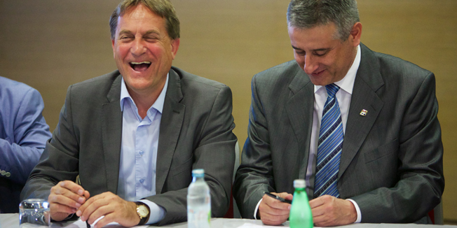 Osijek, 040714.U Hotelu Osijek odrzava se sjednica Predsjednistva HDZ-a.Predsjednik HDZ-a Tomislav Karamarko je prije sjednice odgovarao na novinarska pitanja.Na fotografiji: sjednica Predsjednistva HDZ-a,Tomislav Karamarko i Bozidar Kalmeta.Foto: Vlado Kos / Cropix