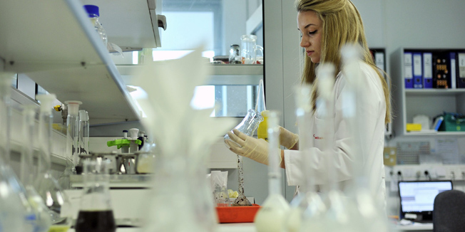 Zagreb, 180214.Euroinspekt Croatiakontrola, tvrtka specijalizirana za kontrolu roba, ukljucujuci i laboratorijske analize.Na fotografiji: laboratorij.Foto: Boris Kovacev / CROPIX