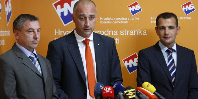 Zagreb, 090714.Kneza Mislava,HNS.Konferencija za novinare Hrvatske narodne stranke (HNS) u povodu podataka iz mjerenja konkurentnosti hrvatskih zupanija koje je objavilo Nacionalno vijece za konkurentnost.Na fotografiji: Predrag Stromar,Matija Posavec, ministar Ivan Vrdoljak.Foto: Ranko Suvar / CROPIX