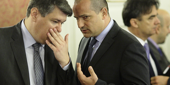 Zagreb, 100714.Redovna sjednica Vlade Republike Hrvatske odrzana je u Banskim dvorima.Na fotografiji: Boris Lalovac, Orsat Miljenic.Foto: Dragan Matic / CROPIX