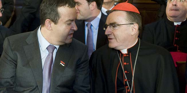 Zagreb,130714.U pravoslavnoj Crkvi preobrazenja Gospodnjeg, odrzano je svecano ustolicenje novog mitropolita ljubljanskog i zagrebackog, Porfirije Perica. Svecanosti su nazocili visoki vjerski i politicki duznosnici, Ivica Dacic, Milan Bandic, Josip Bozanic i drugi.Na fotografiji:  Ivica Dacic i Josip Bozanic.Foto: Darko Tomas / CROPIX