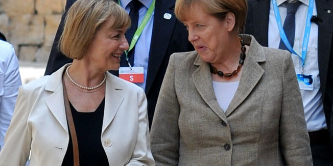 Dubrovnik, 150714. U Knezevom dvoru danas se odrzava godisnji sastanak Brdo Brijuni procesa, nastavak strateskog dijaloga lidera jugoistocne Europe.Na fotografiji: Dolazak lidera u Knezev dvor, Vesna Pusic, Angela Merkel i Andro Vlahusic.Foto: Tonci Plazibat / CROPIX