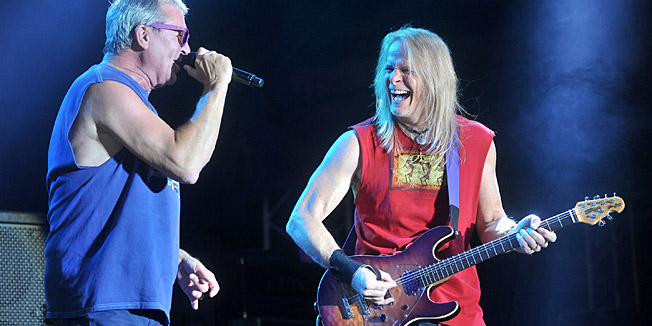 Zadar, 150714Veceras se na parkiralistu kod dvorane Jazine odrzava veliki dvostruki koncert naziva Zadarock. U 22h su sa nastupom pocele rock legende Deep purple, a nakon njih slijedi koncert Gibonnija.Na fotografiji: nastup Deep purple-a.Foto: Luka Gerlanc / CROPIX