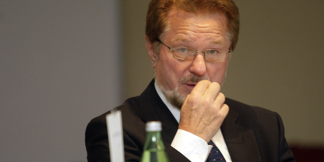 Varazdin, 090911.U hotelu Turist odrzana je Glavna skupstina tvrtke Varteks d.d. na kojoj je donesena odluka o smanjenju temeljnog kapitala za otprilike 270,3 miljuna kuna, pa tako sada iznosi 96,1 miljuna kuna. Nominalna cijena dionice Varteks smanjena je sa 200 na 50 kuna.Na slici: Stjepan Igrec predsjednik Skupstine Varteksa.Foto: Zeljko Hajdinjak / Cropix