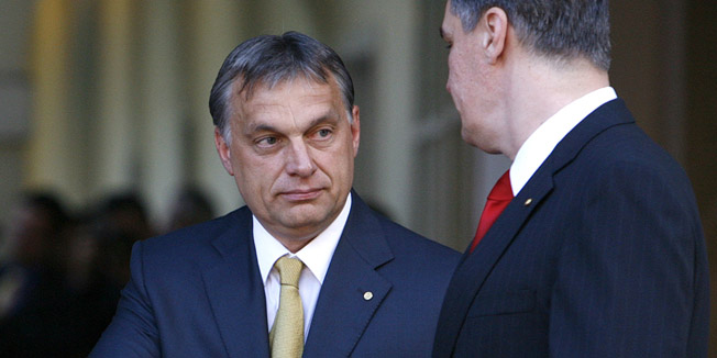 Zagreb, 300613.Markov trg. Dolazak delegacija i visokih duznosnika u Banske dvore povodom svecanosti primanja Republike Hrvatske u Europsku uniju.Predsjednik Josipovic i premijer Milanovic docekali su visoke duznosnike ispred Banskih dvora.Na fotografiji: Ivo Josipovic, Viktor Orban, predsjednik madjarske vlade, Zoran Milanovic.Foto: Sandra Simunovic / CROPIX