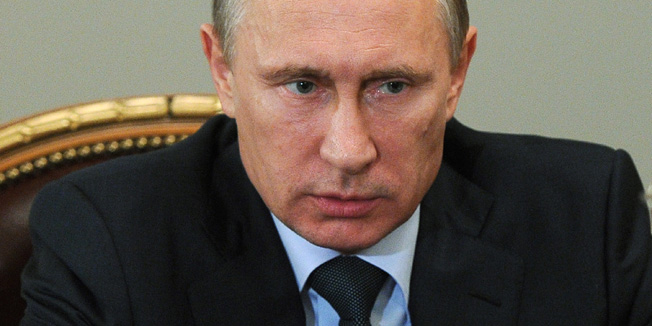 Russia's President Vladimir Putin attends a meeting in his Novo-Ogaryovo residence outside Moscow, on July 24, 2014. Putin is staring down fresh European sanctions just a week after the last round was unveiled over Moscow's role in the Ukraine crisis, which has seen East-West tensions spike to their highest point in years. AFP PHOTO / RIA-NOVOSTI / POOL/ MIKHAIL KLIMENTYEV