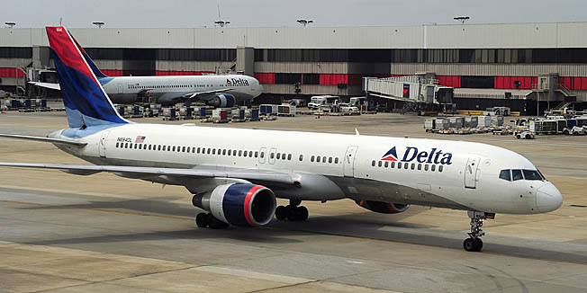 (FILES) - File pictures clockwise show a Delta Airlines plane on September 12, 2009 in Atlanta, Georgia, a US Airways plane on Febuary 8, 2010 in Arlinton, Virginia  and a United Airlines plane on August 19, 2009 in San Francisco. Major US airlines halted flights to and from Israel July 22, 2014 amid security concerns as the deadly conflict in Gaza entered its third week. Delta announced the suspension of its service to Israel, saying it had diverted a flight bound for Tel Aviv's Ben Gurion International Airport to Paris after 