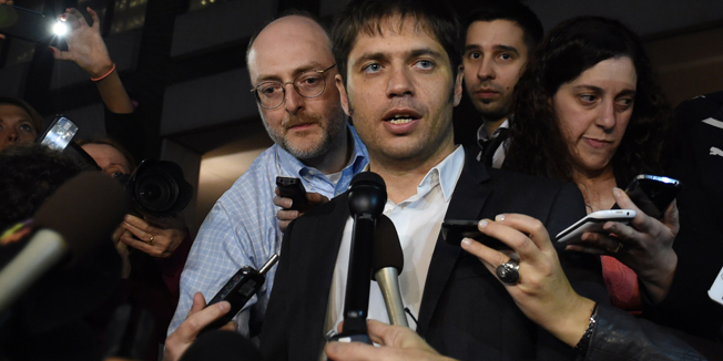 Argentine Economy Minister Axel Kicillof makes a statement to the media outside the offices of mediator Daniel Pollack July 29, 2014 in New York. AFP PHOTO/Don Emmert