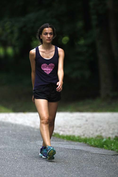 Zagreb, 030814.Mnogi Zagrepcani su nedjeljno prijepodne iskoristili za rekreaciju i setnju u parku Maksimir kojeg grije 27 stupnjeva Celzijevih. Foto: Ranko Suvar / CROPIX