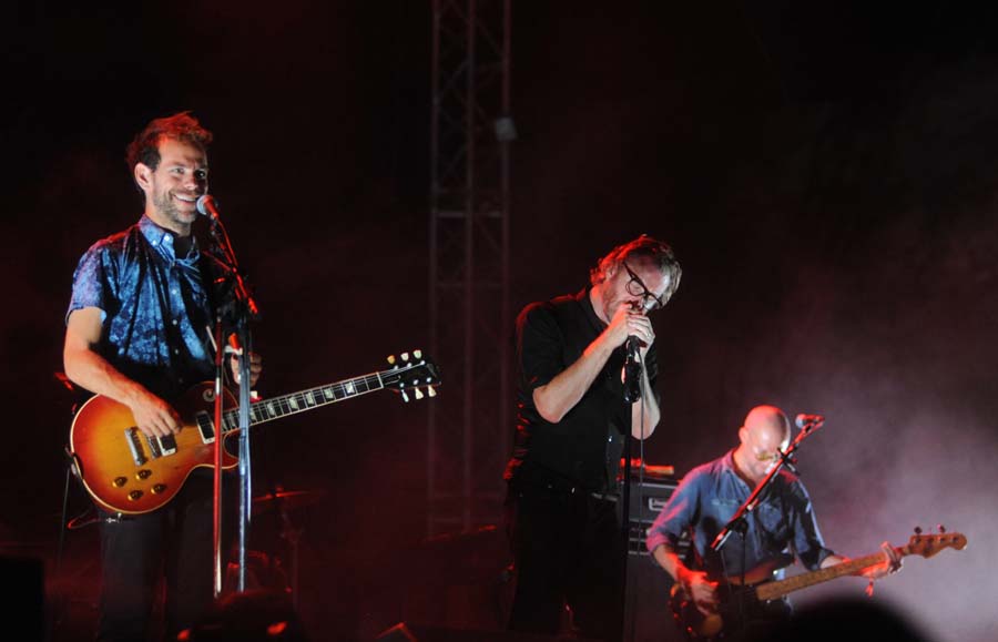 Sibenik, 030814. Zapocelo prvo izdanje trodnevnog SuperUho festivala na kojem nastupa niz glazbenika nezavisne s globalne i regionalne nezavisne glazbene scene. Festival se odrzava na prostorima pristanista TEF i plaze Banj.Na fotografiji: nastup The National.Foto: Mladen Pobi / CROPIX