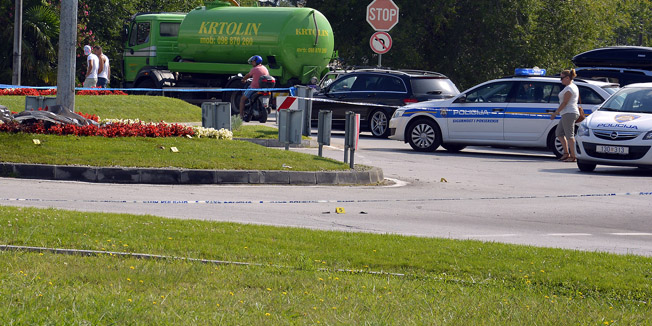 Vodice, 050814.Jutros oko 9 sati nepoznati branitelj pocinio je samoubojstvo rucnom bombon na kruznom toku na ulazu u Vodice. Ocevid je u tijeku.Foto: Ante Baranic / CROPIX