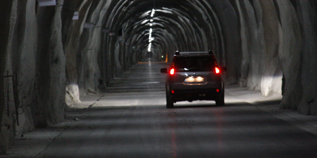 Zagvozd, 170713Strucni skup o tunelu Sv. Ilija kroz planinu Biokovo odrzan u HAC-ovu objektu u Rastovcu kod Zagvozda . Skup su organizirali Udruga prometnih inzinjera Sveucilista u Zagrebu-podruznica Split i HAC a okupljenima je predstavljena kontrolna stanica  te servisna i glavna cijev tunela.Na slici : Servisna cijev tunela Sveti Ilija.Foto: Ivo Ravlic / CROPIX