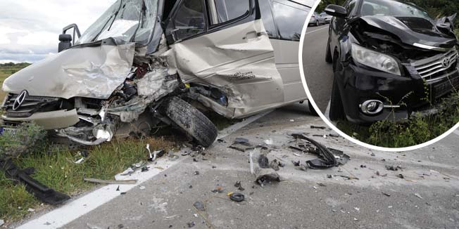 Djevrske, 060814.Oko 10 sati doslo je do sudara kombija sa 16 putnika sa osobnim vozilom sa 3 putnika kod mjesta Djevrske.Svi putnici su prebaceni u OB Knin.Foto: Niksa Stipanicev / CROPIX