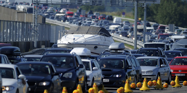 Zagreb, 090814.Naplatne kucice Lucko.Zbog smjene turista na  A1 prometna guzva je u oba smjera. U smjeru mora kolona je duga je 5km a u smjeru Zagreba 4km.Foto: Damir Krajac / CROPIX