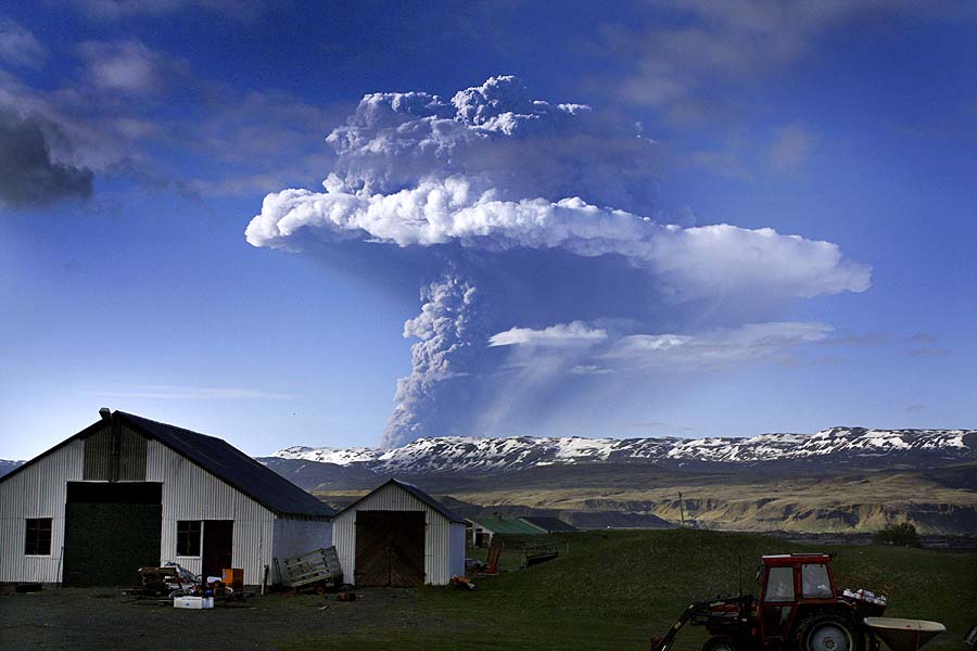 A cloud of smoke and ash is seen over the Grimsvoetn volcano on Iceland on May 21, 2011. The cloud rising up from Grimsvoetn as a result of the eruption was seen first time around 1900 GMT and in less than an hour it had reached an altitude of 11 kilometres (6.8 miles),