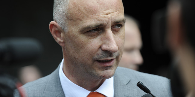 Omis, 300514.Ministar gospodarstva Ivan Vrdoljak posjetio je HE Zakucac u kojoj je zavrsena druga etapa rekonstrukcije. Domacin Vrdoljaku bio je predsjednik NO Zakucac Tomislav Seric.Na fotografiji: ministar Vrdoljak odgovara na pitanja novinara.Foto: Nikola Vilic  / CROPIX *** Local Caption *** 