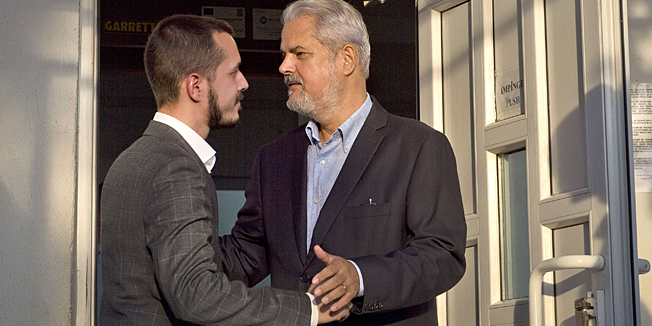 Former Romanian Prime Minister Adrian Nastase (L) is welcomed by his sons Andrei Nastase (L) and Mihnea Nastase (R) as he gets out the Jilava prison near Bucharest on August 21, 2014, after being released on parole. Nastase was sentenced to four years in jail on January 2014 for taking hundreds of thousands of dollars in bribes to appoint a businesswoman to a senior government post.AFP PHOTO DANIEL MIHAILESCU