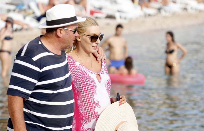 Hvar, 210814.Bivsi splitski gradonacelnik Zeljko Kerum u drustvu supruge Fani odmara se na Palmizani.Foto: Damjan Tadic / CROPIX