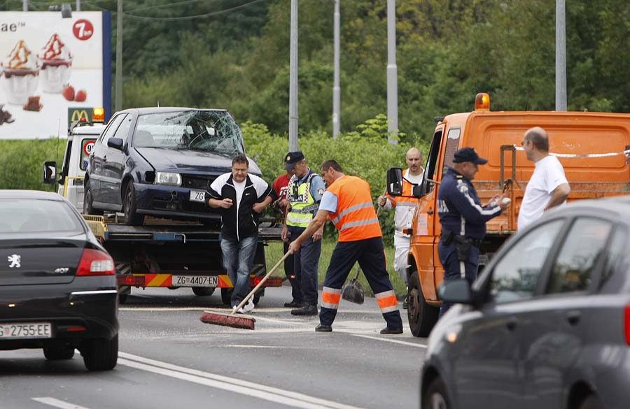 Zagreb, 220814.Krizanje Aleje Bologne i Gospodske ulice.Zbog sudara pet osobnih vozila na Aleji Bologne promet je tom zagrebackom prometnicom tekao otezano.Foto: Ronald Gorsic / CROPIX