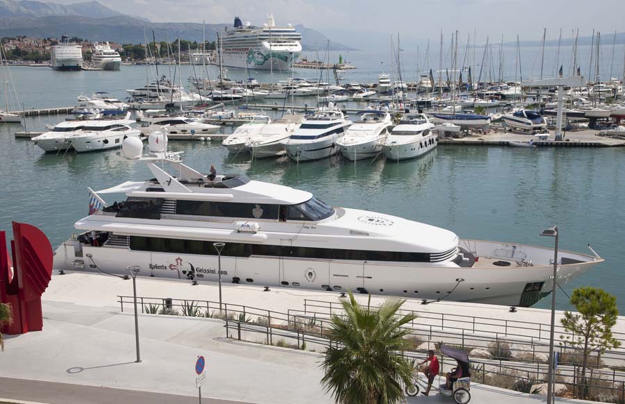 Split, 220814.Roberto Geissini poznati modni kreator doplovio je u Split vlastitom jahtom Indigo Star. Jahta je privezana na Zapadnoj obali.Na fotografiji:  Jahta Indigo Star.Foto: Vojko Basic / CROPIX