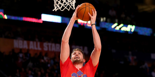 NEW ORLEANS, LA - FEBRUARY 16: The Western Conference's Kevin Love #42 of the Minnesota Timberwolves heads for the net as the Eastern Conference's Carmelo Anthony #7 of the New York Knicks defends during 2014 NBA All-Star game at the Smoothie King Center on February 16, 2014 in New Orleans, Louisiana. NOTE TO USER: User expressly acknowledges and agrees that, by downloading and or using this photograph, User is consenting to the terms and conditions of the Getty Images License Agreement.  (Photo by Ronald Martinez/Getty Images)