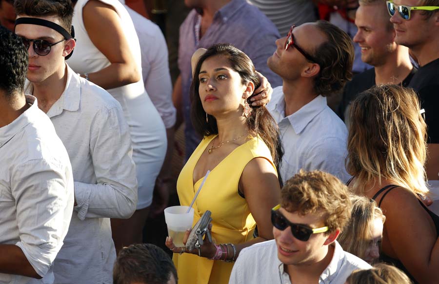 Hvar, 280814.Ljetna atmosfera na Hvaru je i dalje u punom jeku.Na fotografiji: turisti se zabavljaju u Carpe Diemu.Foto: Damjan Tadic / CROPIX