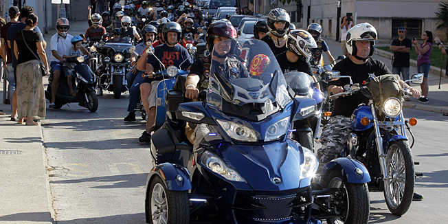 Pula, 300814.  20. Croatia bike week. Moto klub Twin horn organizirao je ovaj tjedan okupljanje motorista. Posjetitelji motorijade su se provozali u defileu pulskim ulicama a organizator kaze da su ove godine okupili rekordan broj motorista. Foto: Goran Sebelic / CROPIX                              