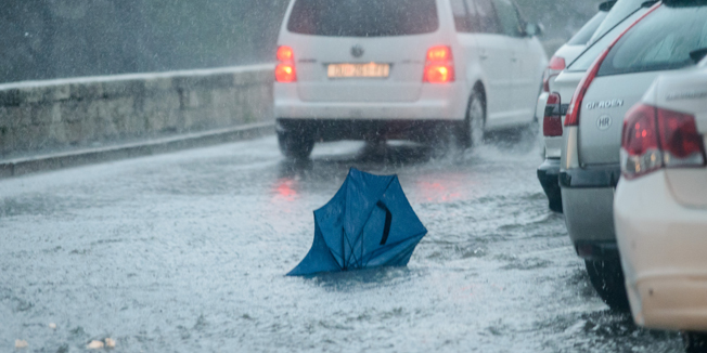 Dubrovnik, 010914.Jako nevrijeme s kisom iznenadilo je Dubrovcane i njihove goste u ranim popodnevnim satima.Foto: Tonci Plazibat / CROPIX