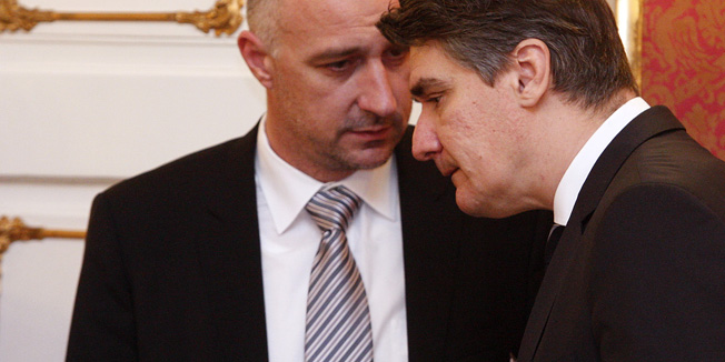 Zagreb, 240113.Vlada.Odrzana redovita sjednica Vlade RH.Na fotografiji: Ivan Vrdoljak, Zoran Milanovic.Foto: Davor Pongracic / CROPIX