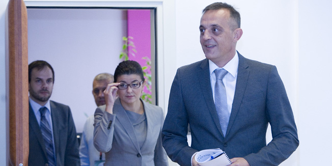 Zagreb, 030914.Ministar poljoprivrede Tihomir Jakovina i ravnateljica Agencije za poljoprivredno zemljiste Blazenka Micevic na konferenciji za novinare govorili su o uspostavi Informacijskog sustava, koji ce omoguciti pregled drzavnog poljoprivrednog zemljista te raspolaganja poljoprivrednim zemljistem.Foto: Sandra Simunovic / CROPIX