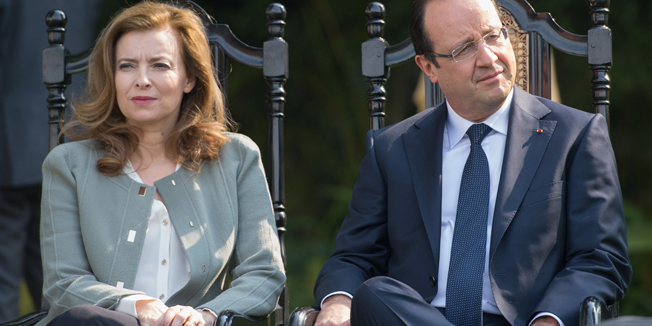 (FILES) A picture taken on February 15, 2013 shows France's President Francois Hollande (R) and his then partner Valerie Trierweiler at the Nehru Institute in New Delhi. France's scorned former first lady Valerie Trierweiler is set to lift the lid on her relationship with the president this week in what could prove an explosive memoir, media reports said Tuesday. AFP PHOTO/ BERTRAND LANGLOIS