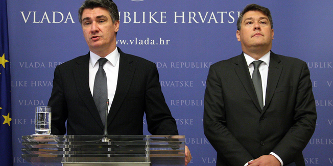 Zagreb, 040914.Vlada.Predsjednik Vlade RH Zoran Milanovic i ministar financija Boris Lalovac odrzali su press konferenciju povodom uvodjenja nizeg poreza na place gradjana.Na fotografiji: Zoran Milanovic i Boris Lalovac.Foto: Davor Pongracic / CROPIX