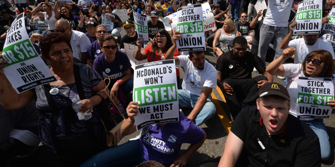 Fast food workers protest outside a downtown McDonald's restaurant during a demonstration against low wages in Los Angeles on September 04, 2014.  A dozen protesters were arrested during the demonstration which  is part of a series of nationwide protests calling for higher wages for fast-food restaurant workers.       AFP PHOTO/Mark RALSTON