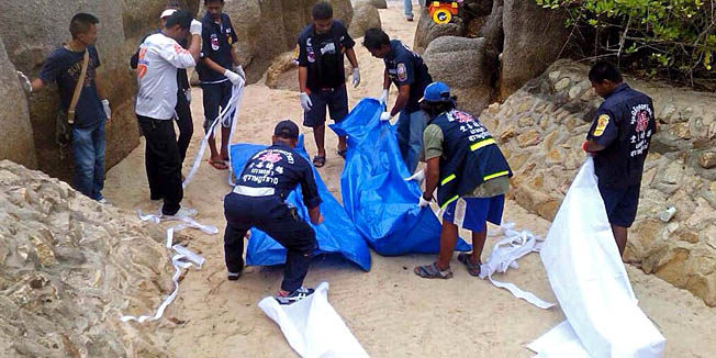 Thai workers carry the bodies of two British tourists on Koh Tao island in the Surat Thani province of southern Thailand on September 15, 2014. The naked bodies of two British tourists were found on a Thai beach, police said, sparking a murder probe on the popular resort island of Koh Tao. THAILAND OUT   AFP PHOTO