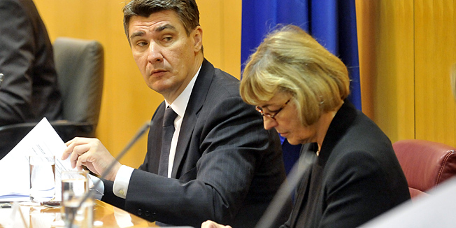 Zagreb, 140514.Nakon mjesec dana odmora, Sabor RH je zapoceo 13. sjednicu. Sjednica je pocela Aktualnim prijepodnevom na kojem su Vladini ministri odgovarali na pitanja saborskih zastupnika.Na fotografiji: Zoran Milanovic i Vesna Pusic.Foto: Bruno Konjevic / CROPIX