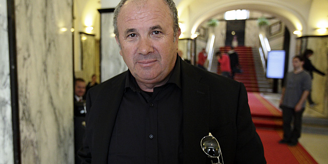 Zagreb, 170914.Nakon ljetne pauze Hrvatski sabor danas je zapoceo s radom. 14. sjednica zapocela je postavljanjem pitanja Vladi RH.Na fotografiji: u Saboru se pojavio i zastupnik Zeljko Kerum.Foto: Dragan Matic / CROPIX