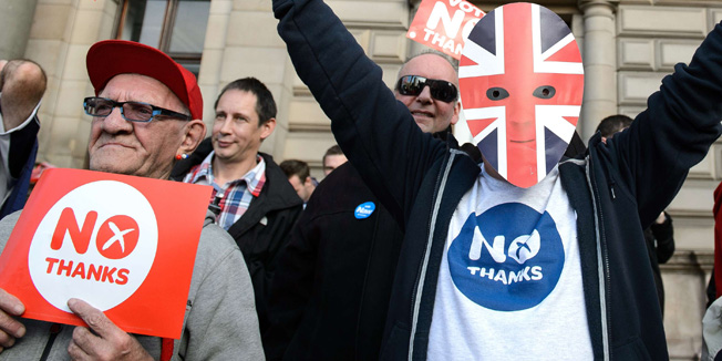 Pro-union activists rally opposite of pro-independence supporters in Glasgow's George Square, in Scotland, on September 17, 2014, on the eve of Scotland's independence referendum. Campaigners for and against Scottish independence scrambled for votes on Wednesday on the eve of a knife-edge referendum that will either see Scotland break away from the United Kingdom or gain sweeping new powers with greater autonomy. AFP PHOTO / LEON NEAL