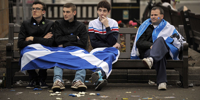 Pro-independence supporters are pictured in George Square in Glasgow, Scotland, on September 19, 2014, following a defeat in the referendum on Scottish independence. Scotland rejected independence on Friday in a referendum that left the centuries-old United Kingdom intact but paved the way for a major transfer of powers away from London.  AFP PHOTO / ANDY BUCHANAN