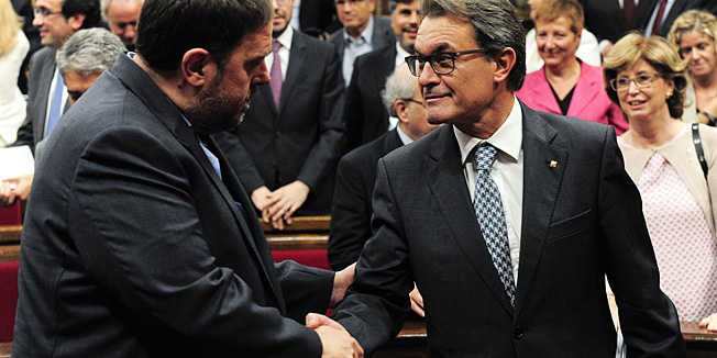 President of the Catalonian regional government Artur Mas (R) shakes hands with leader of the Pro-Independent political party Esquerra Republicana de Catalunya (ERC) Oriol Junqueras after the Parliament passed the regional law to vote on November 9, at the Parliament of Catalonia in Barcelona on September 19, 2014. The Spanish government on September 19, 2014 welcomed Scotland's 
