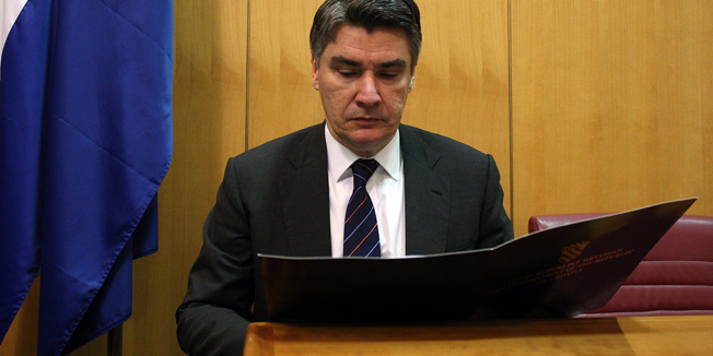 Zagreb, 240914.Sabor.U nastavku 14. sjednice Hrvatskog sabora premijer Zoran Milanovic saborskim zastupnicima predstavio je godisnje izvjesce Vlade RH te ih izvjestio sto je Vlada ucinila u proteklih godinu dana, odnosno o uocenim pojavama, problemima i stanju u hrvatskom drustvu. Na fotografiji: Zoran Milanovic.Foto: Davor Pongracic / CROPIX